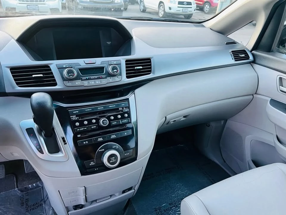 2011 Honda Odyssey - Image 16 of 19