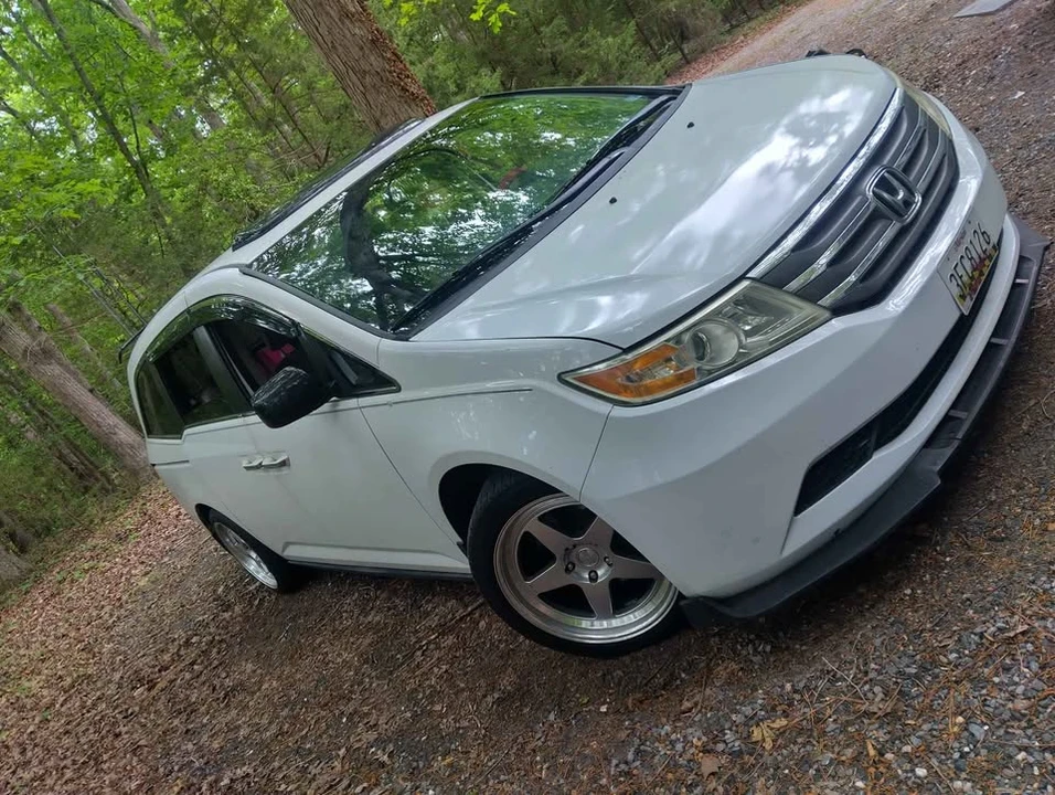 2011 Honda Odyssey - Image 2 of 4