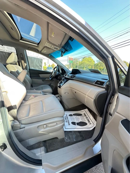 2011 Honda Odyssey - Image 10 of 16