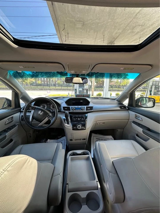 2011 Honda Odyssey - Image 12 of 16