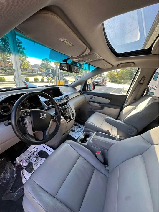 2011 Honda Odyssey - Image 13 of 16