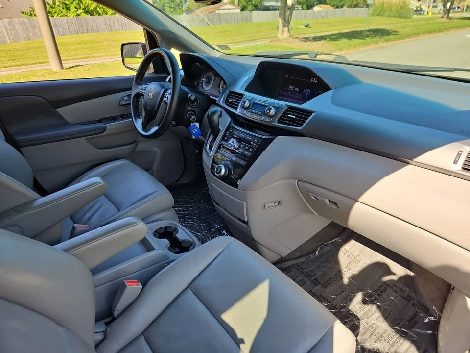 2011 Honda Odyssey - Image 17 of 20