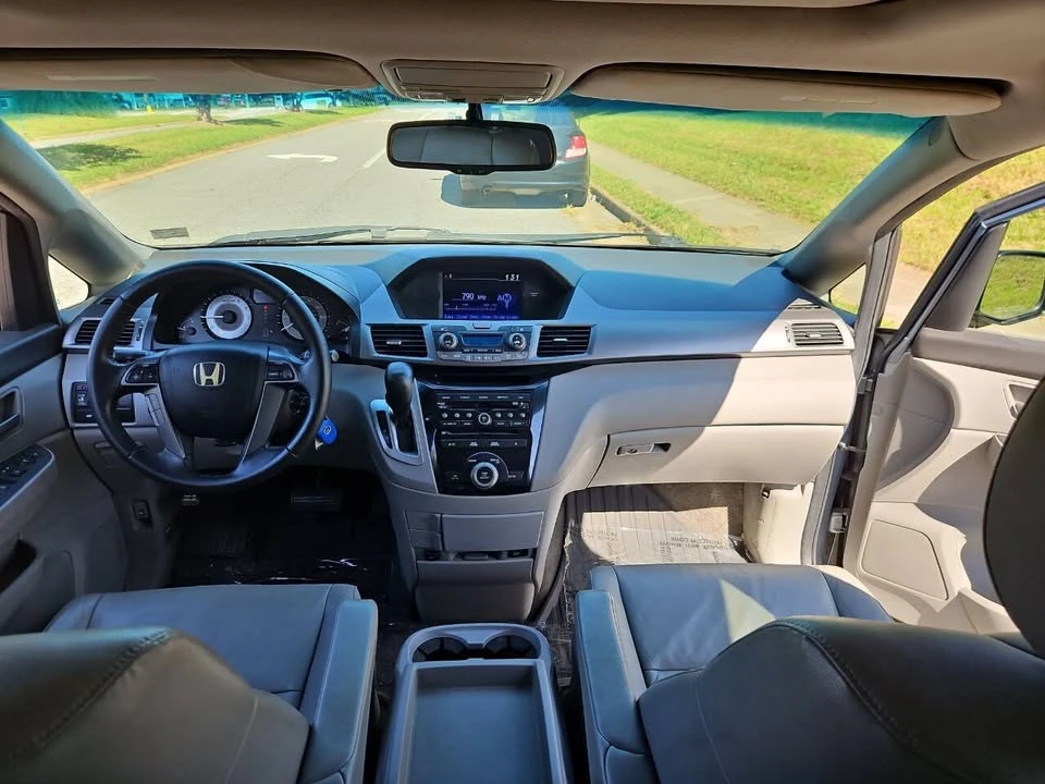 2011 Honda Odyssey - Image 14 of 20