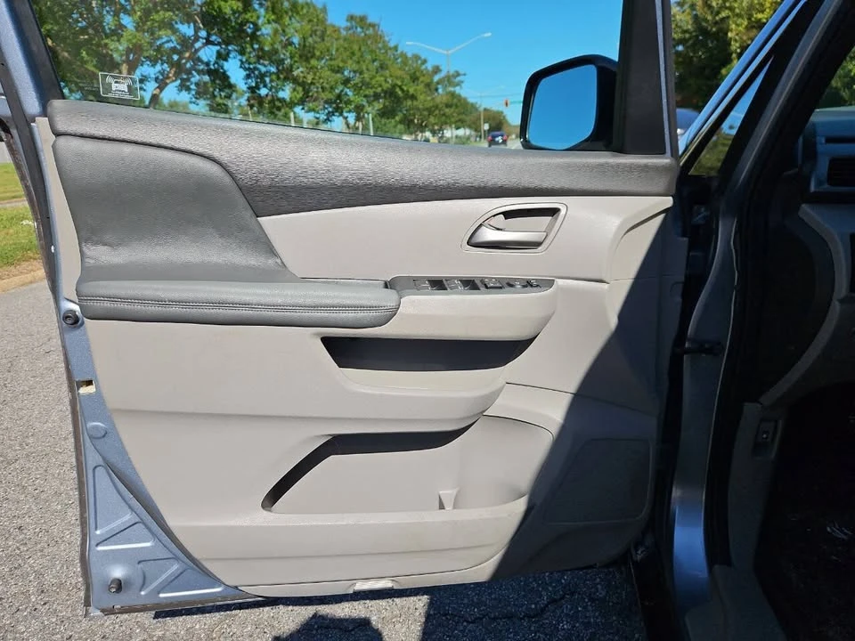 2011 Honda Odyssey - Image 10 of 20