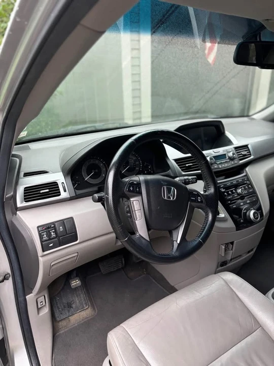 2011 Honda Odyssey - Image 6 of 10