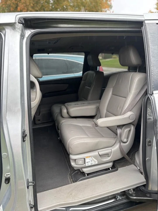 2011 Honda Odyssey - Image 5 of 10