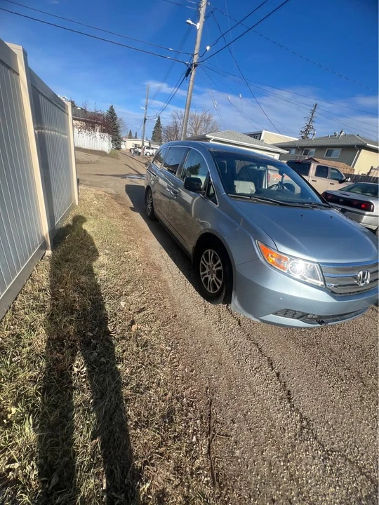 2011 Honda Odyssey - Image 2 of 9