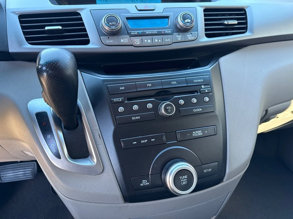 2011 Honda Odyssey - Image 13 of 14