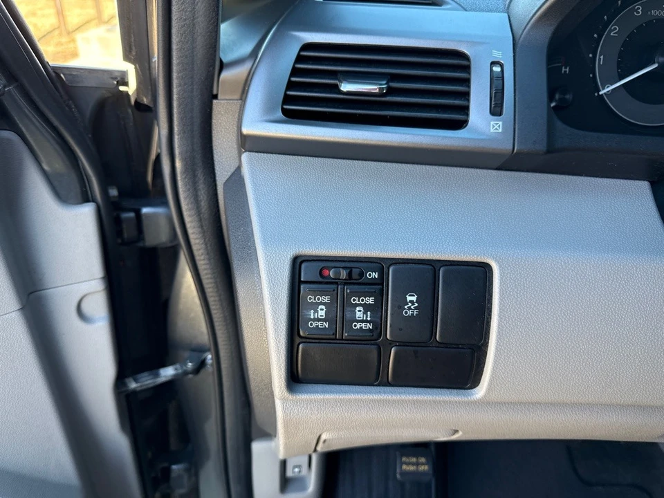 2011 Honda Odyssey - Image 12 of 14