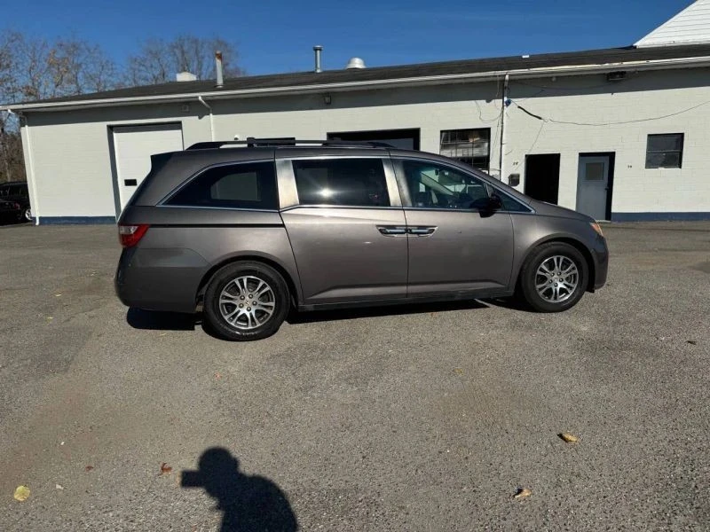 2011 Honda Odyssey - Image 10 of 12
