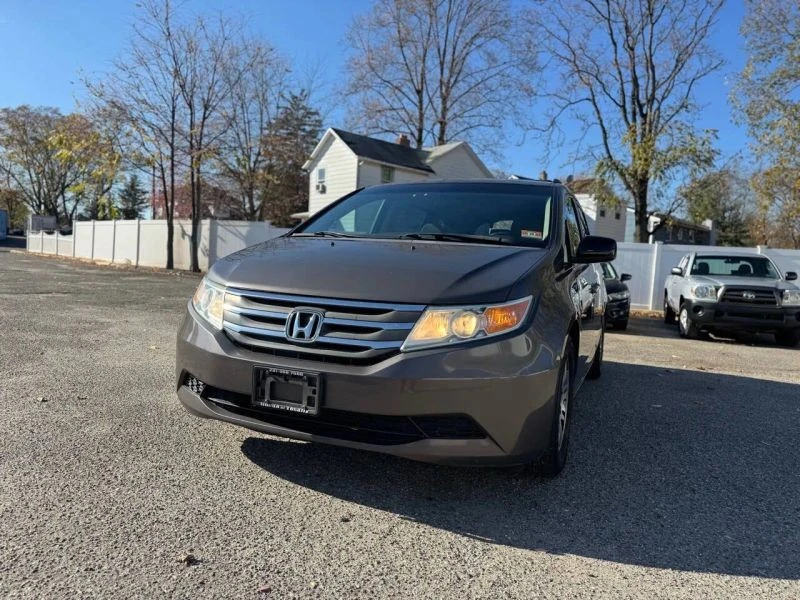 2011 Honda Odyssey - Image 2 of 12