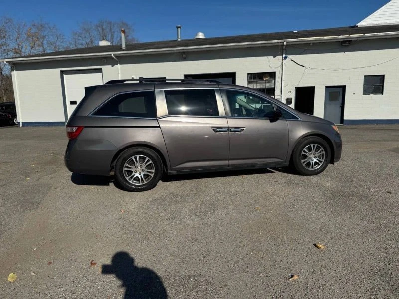 2011 Honda Odyssey - Image 10 of 12