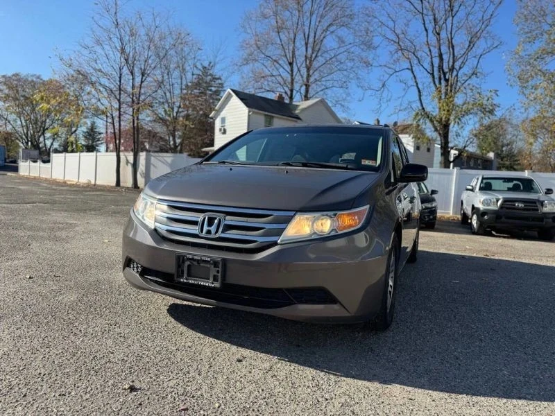 2011 Honda Odyssey - Image 2 of 12