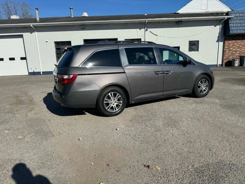 2011 Honda Odyssey - Image 11 of 12