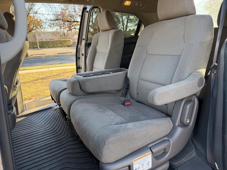 2011 Honda Odyssey - Image 10 of 11
