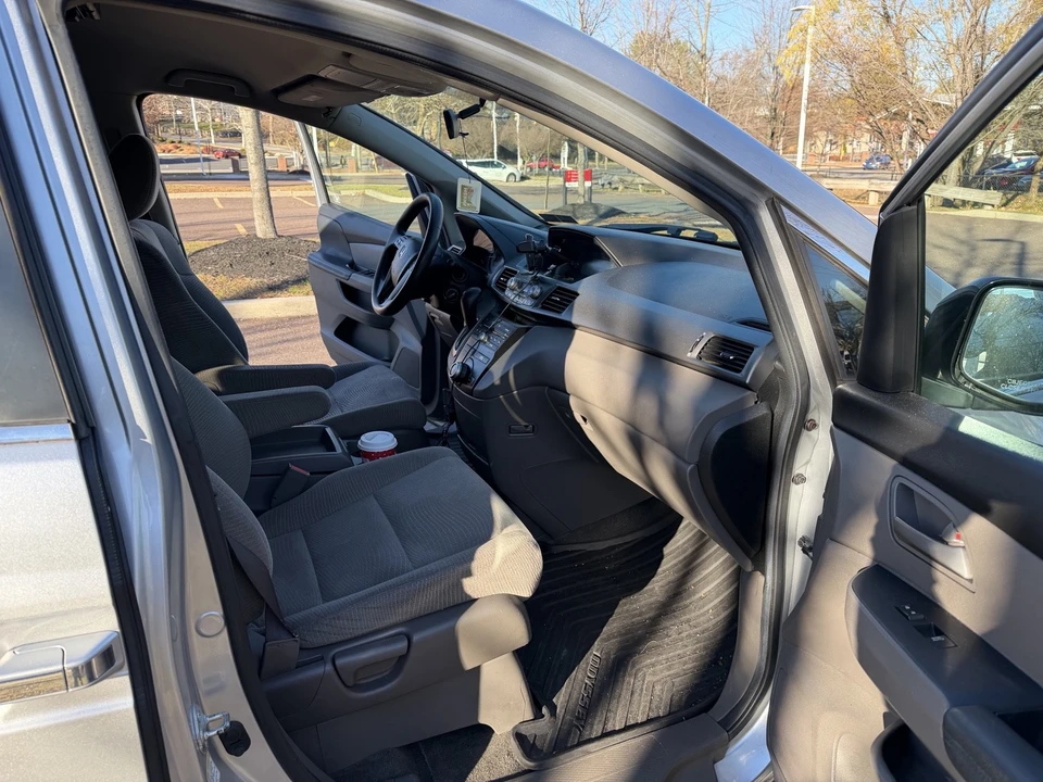 2011 Honda Odyssey - Image 11 of 11