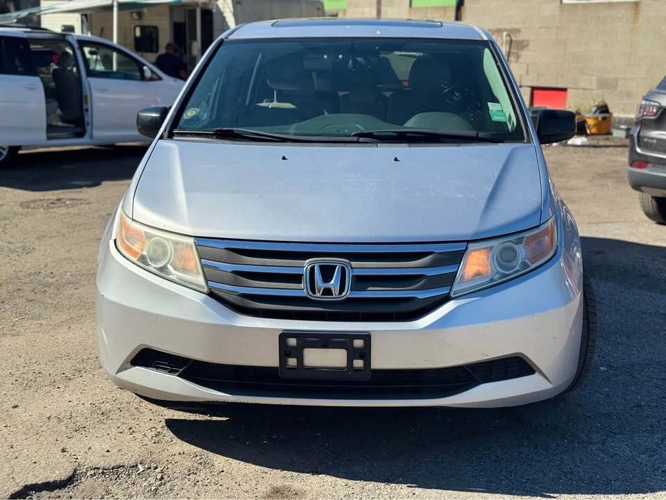 2011 Honda Odyssey - Image 2 of 12