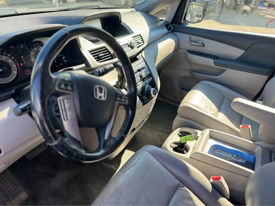 2011 Honda Odyssey - Image 10 of 12