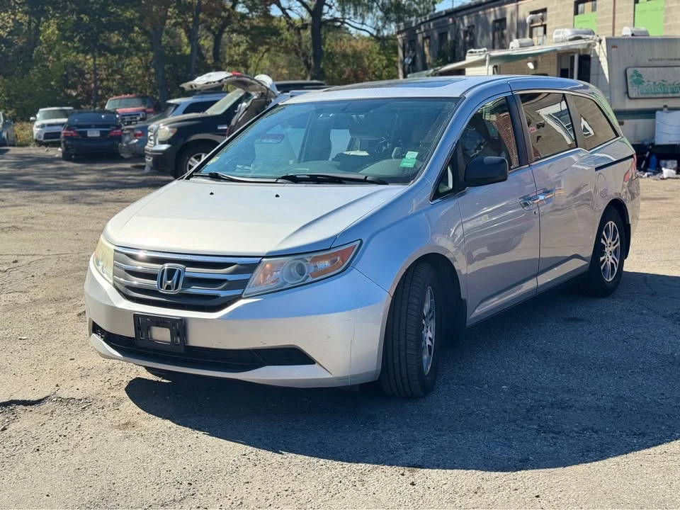 2011 Honda Odyssey - Image 3 of 12
