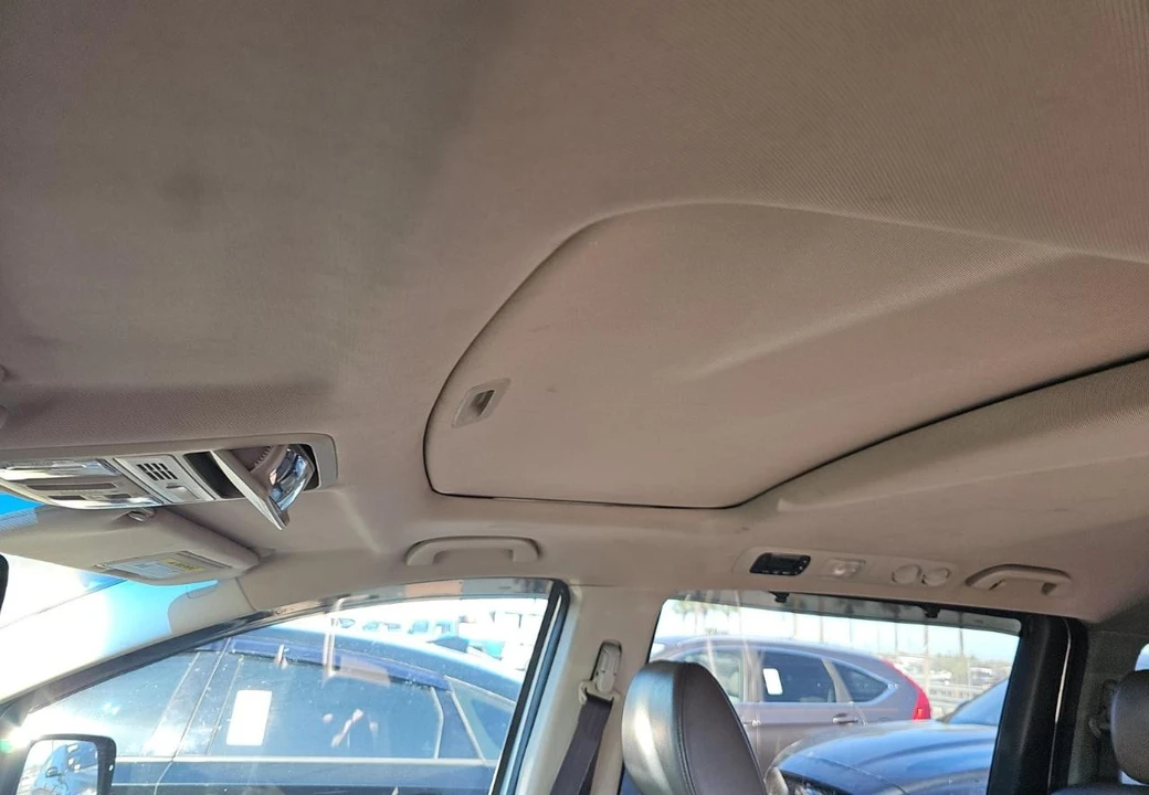 2011 Honda Odyssey - Image 16 of 17