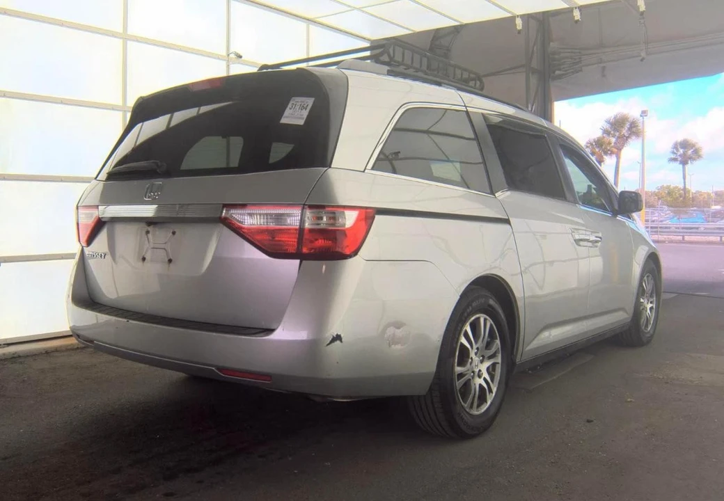 2011 Honda Odyssey - Image 5 of 17