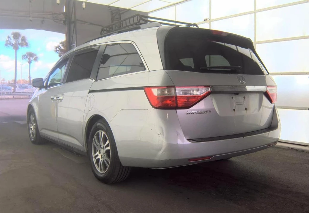 2011 Honda Odyssey - Image 8 of 17