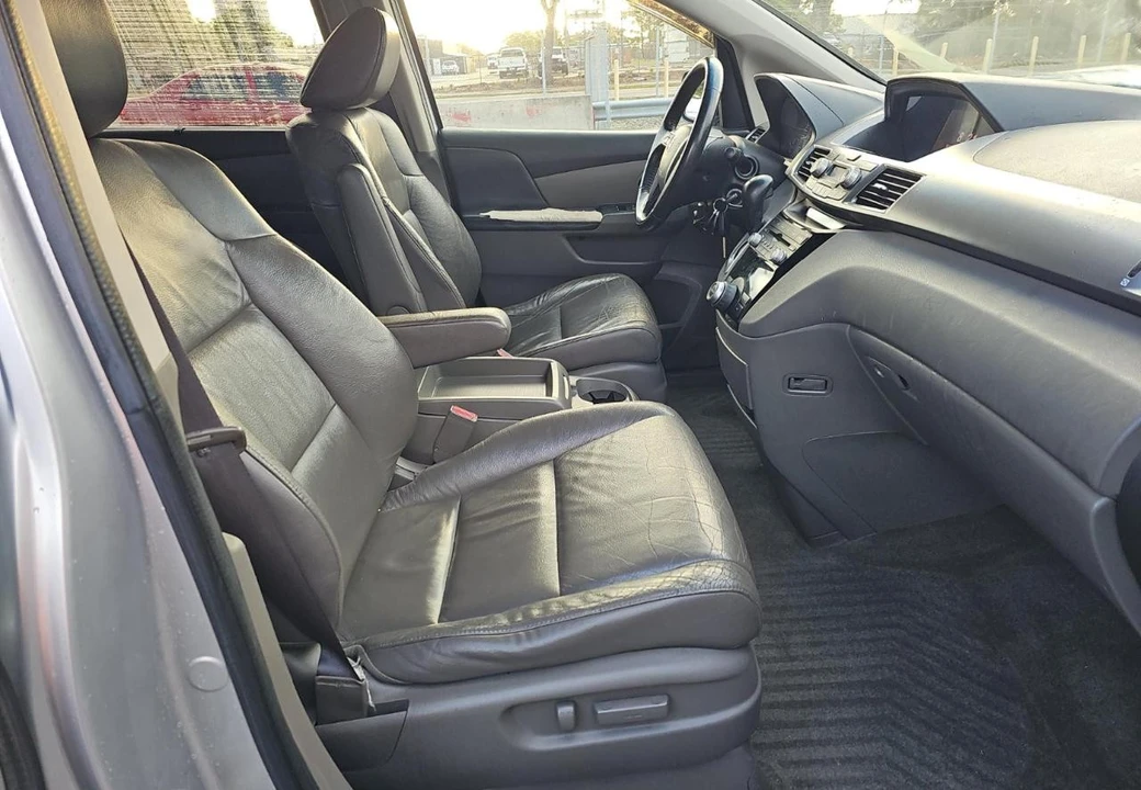 2011 Honda Odyssey - Image 11 of 17