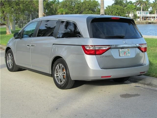 2011 Honda Odyssey - Image 2 of 12