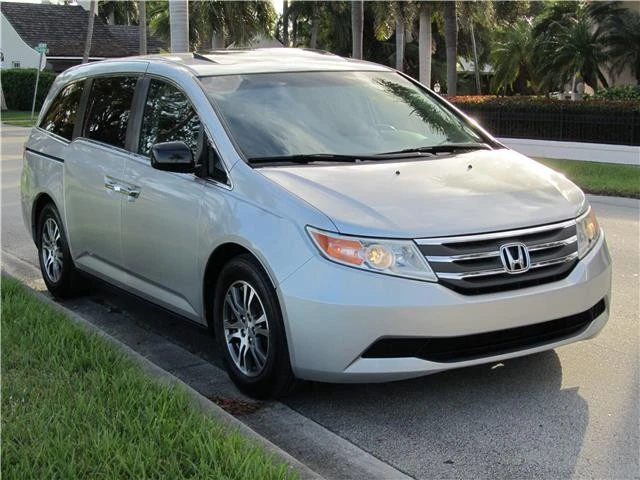 2011 Honda Odyssey - Image 10 of 12