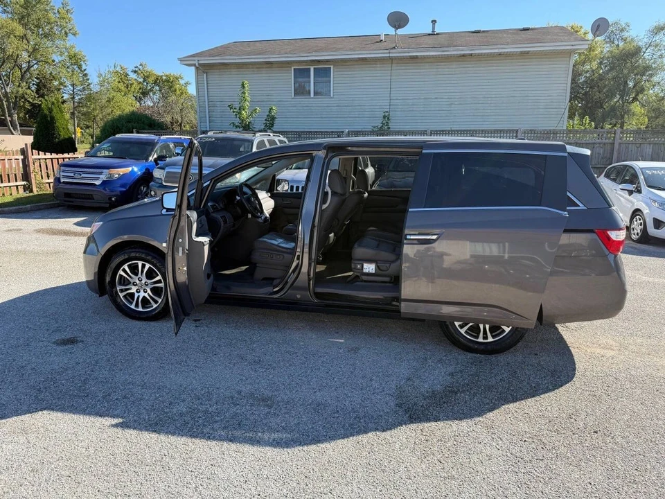 2011 Honda Odyssey - Image 18 of 21