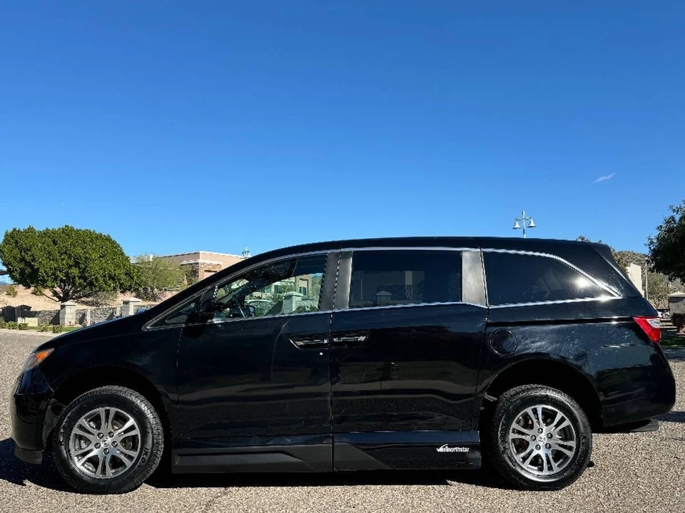 2011 Honda Odyssey - Image 11 of 15