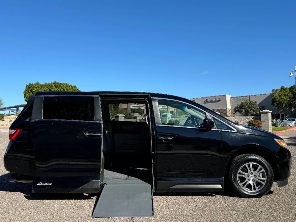 2011 Honda Odyssey - Image 3 of 15