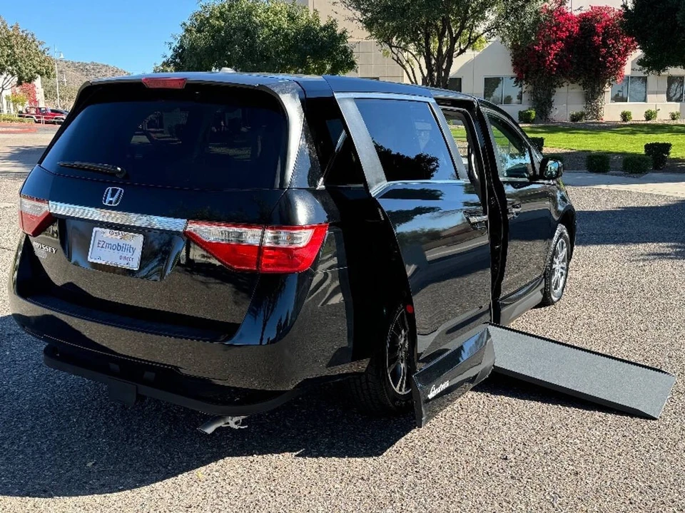 2011 Honda Odyssey - Image 2 of 15