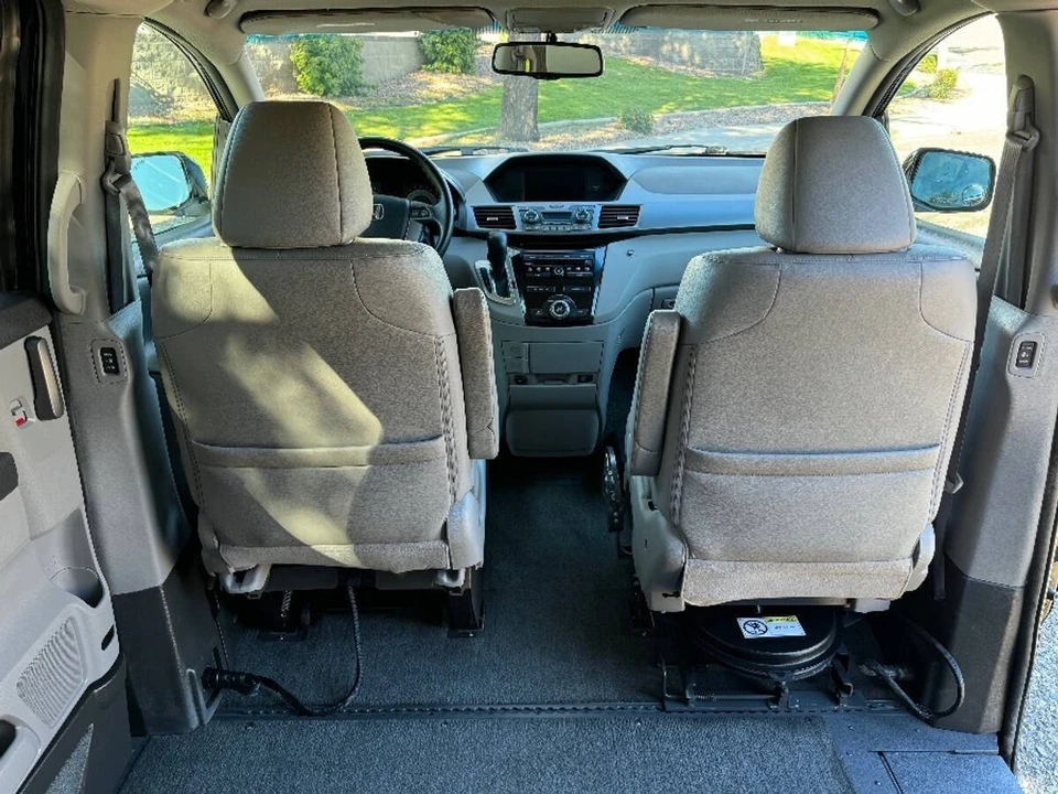 2011 Honda Odyssey - Image 8 of 15