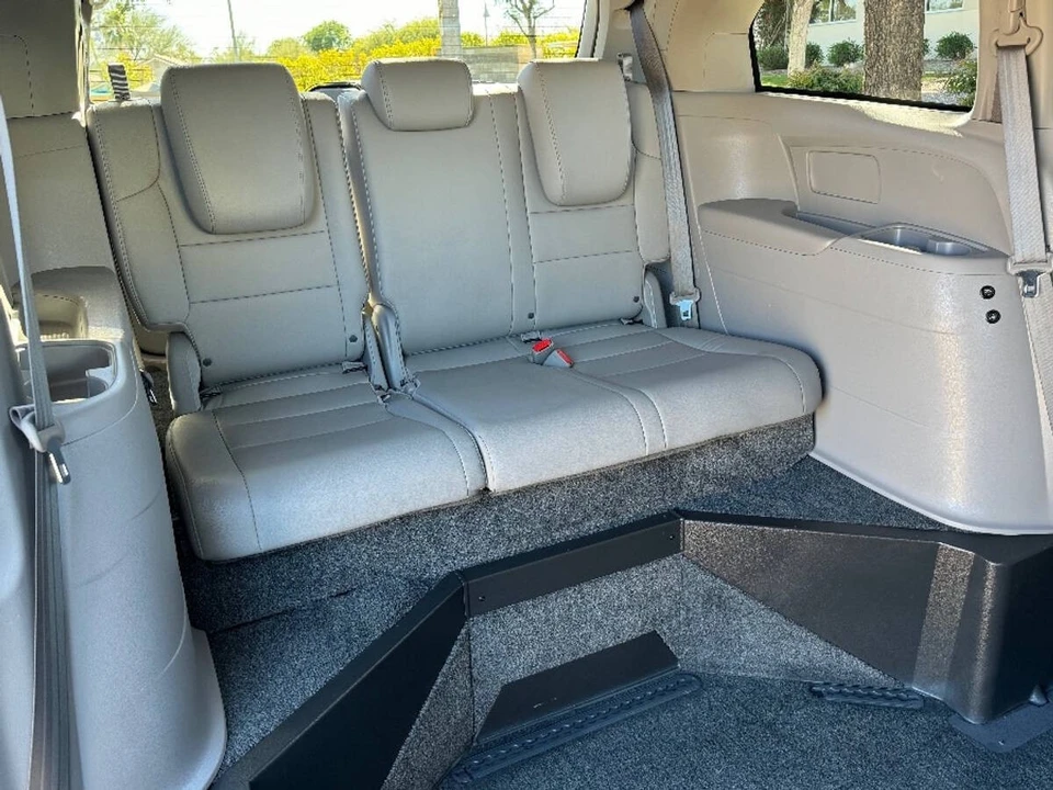 2011 Honda Odyssey - Image 9 of 15