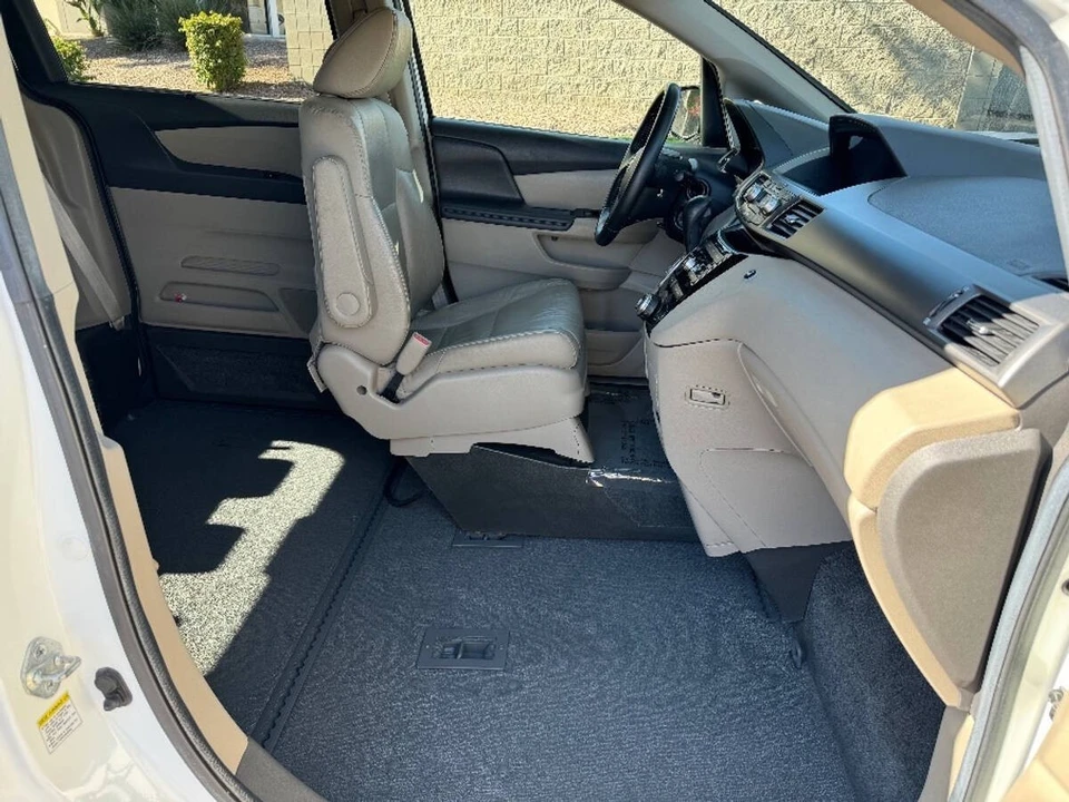 2011 Honda Odyssey - Image 6 of 15