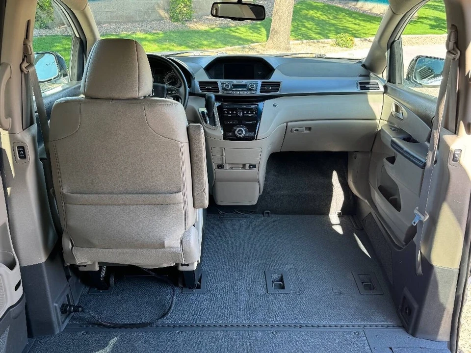 2011 Honda Odyssey - Image 8 of 15