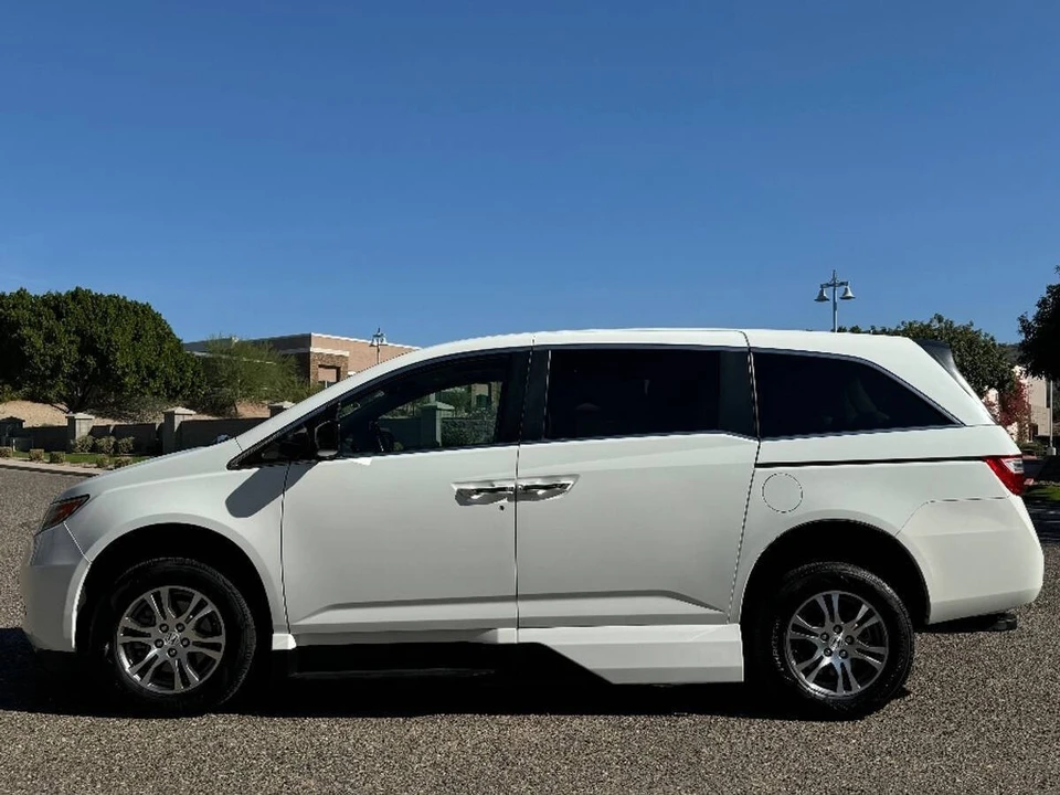 2011 Honda Odyssey - Image 11 of 15