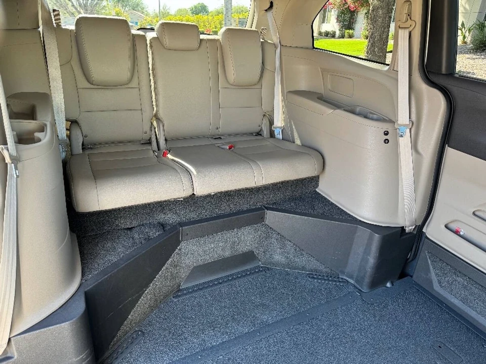 2011 Honda Odyssey - Image 9 of 15