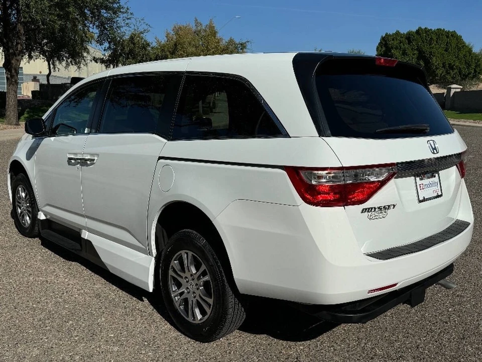 2011 Honda Odyssey - Image 12 of 15