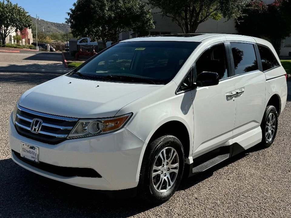 2011 Honda Odyssey - Image 13 of 15
