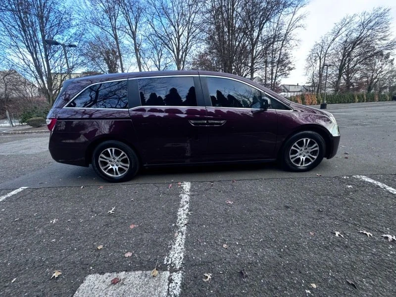 2011 Honda Odyssey - Image 8 of 12