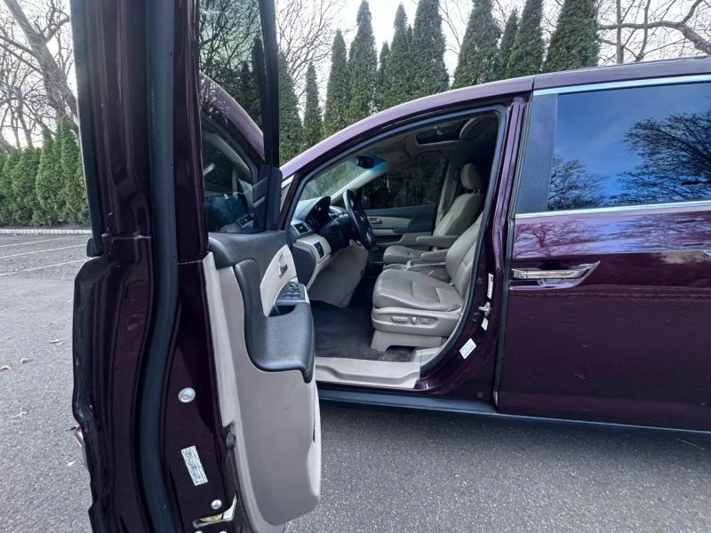 2011 Honda Odyssey - Image 10 of 12