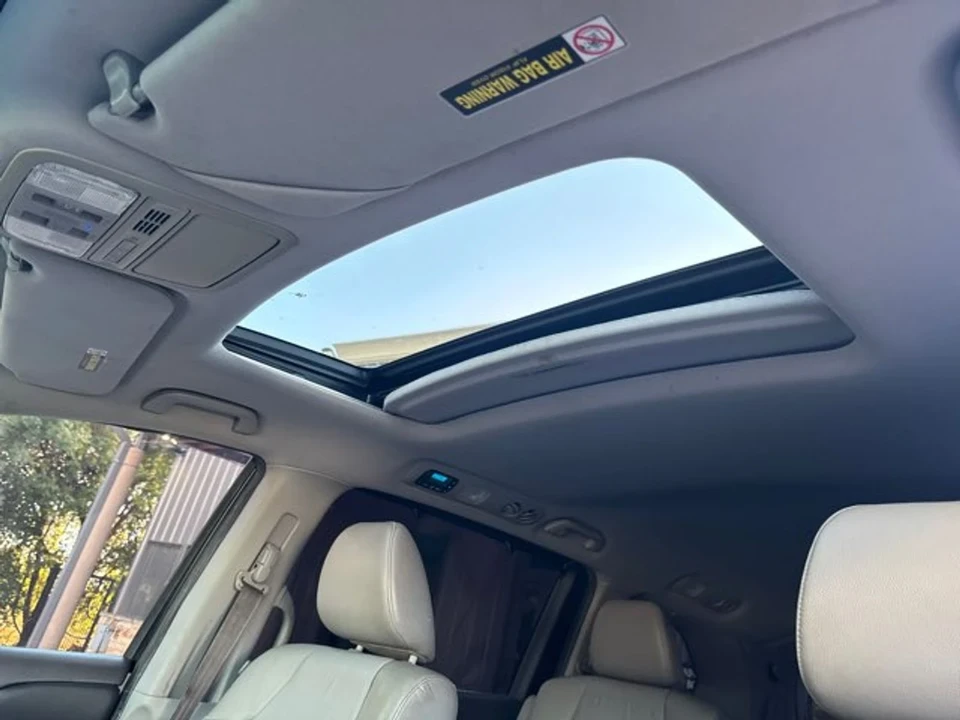 2011 Honda Odyssey - Image 10 of 12