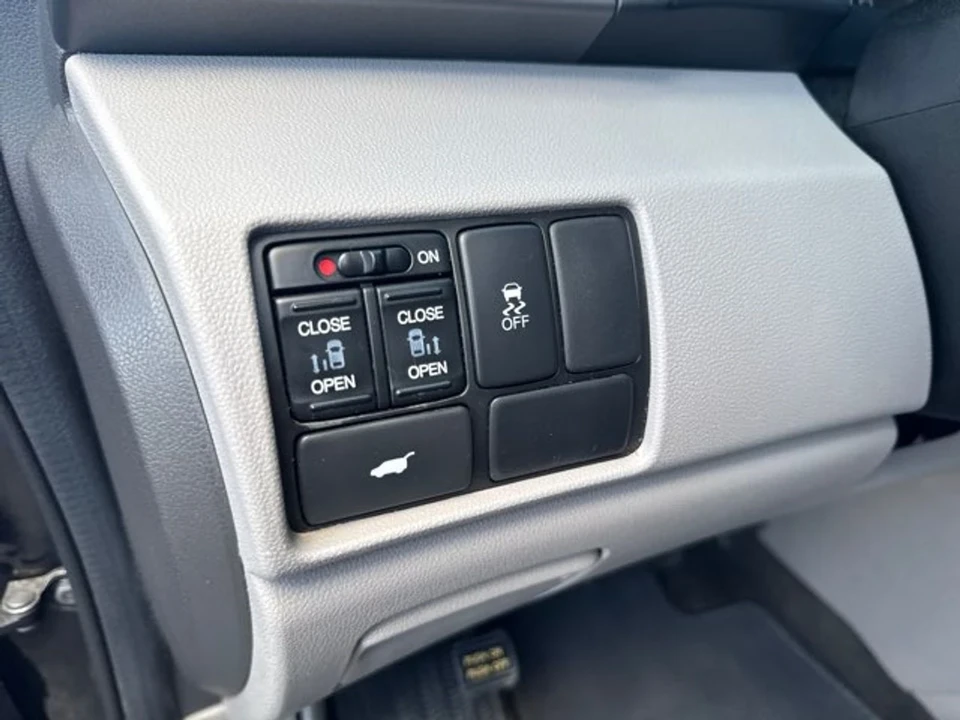 2011 Honda Odyssey - Image 11 of 12