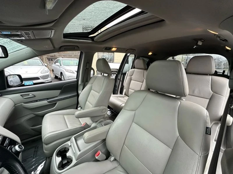 2011 Honda Odyssey - Image 10 of 12