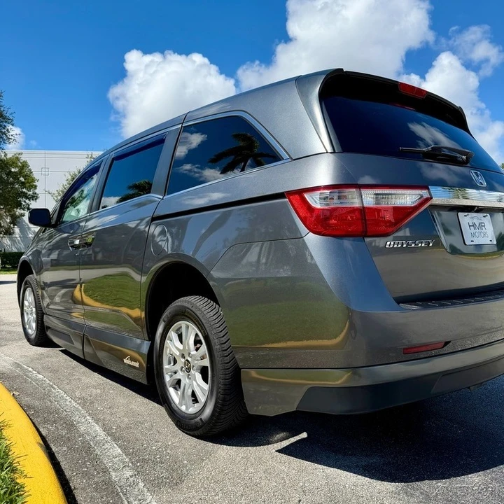 2011 Honda Odyssey - Image 15 of 21