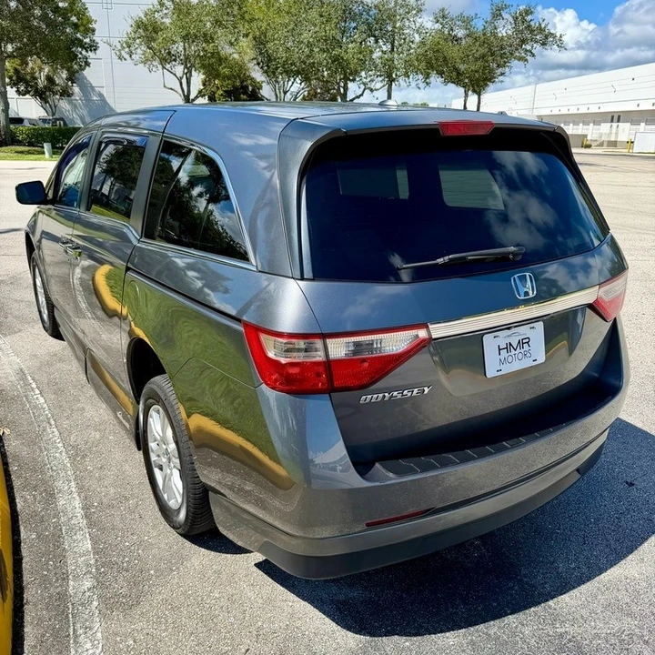 2011 Honda Odyssey - Image 14 of 21