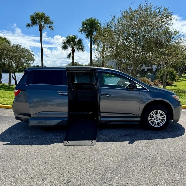 2011 Honda Odyssey - Image 4 of 21