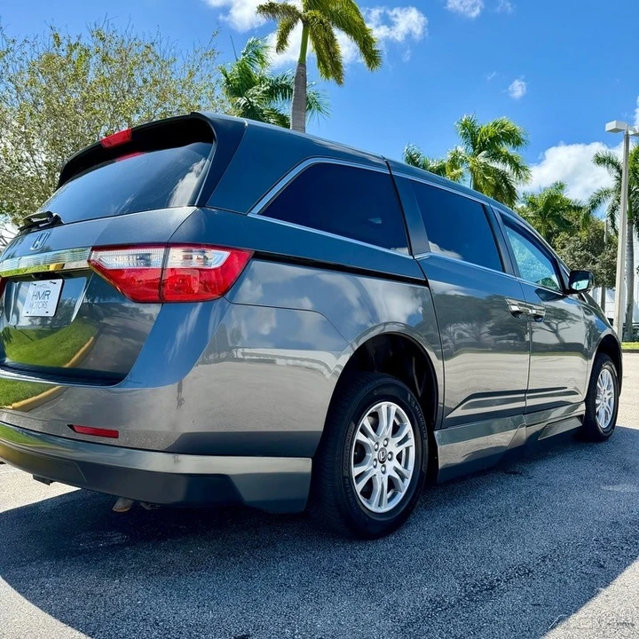 2011 Honda Odyssey - Image 11 of 21